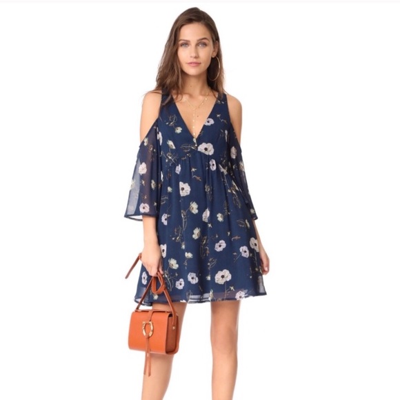 BB Dakota Dresses & Skirts - BB Dakota Cold Shoulder Chiffon Dress Size Small